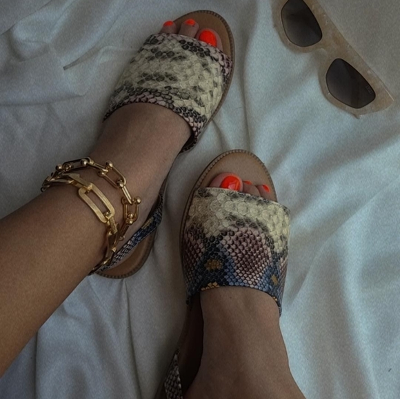 🚨FEW PAIRS LEFT// Snake print Sandal - Picture 6 of 6